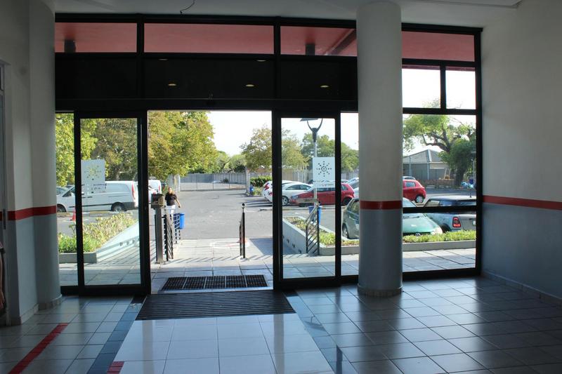 1 Bedroom Property for Sale in Goodwood Central Western Cape